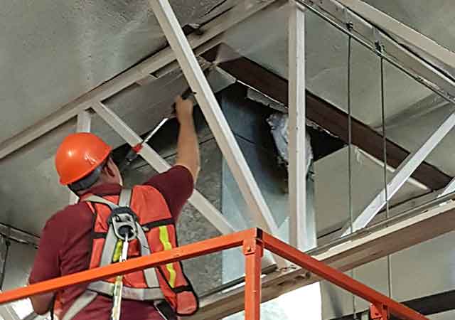 Suquim-Servicios-limpieza-comercial-altura-techos